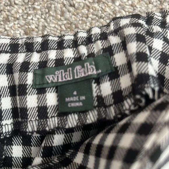 Black and white skirt - Picture 2 of 4